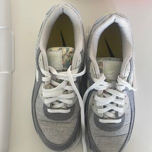 Nike Men’s Air Max 90